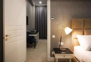 Отель Lifferent Hotel & Spa Тбилиси Семейный люкс с балконом-4