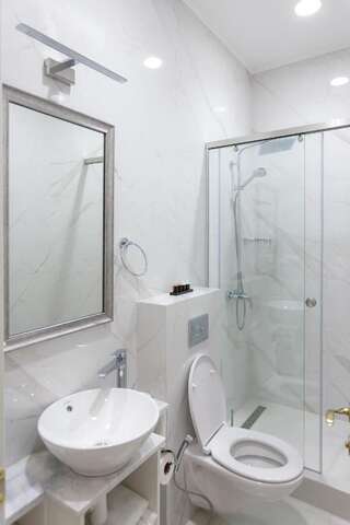 Отель Lifferent Hotel & Spa Тбилиси Двухместный номер с 1 кроватью и балконом-3