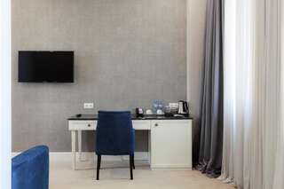 Отель Lifferent Hotel & Spa Тбилиси Семейный люкс с балконом-8